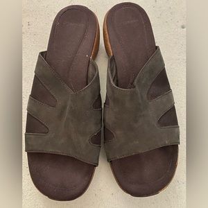 Merrell Slide black leather sandal slip ons, size 10 women’s